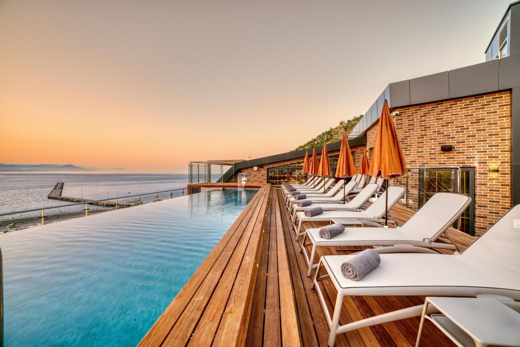 Hotel Numa Port 4*